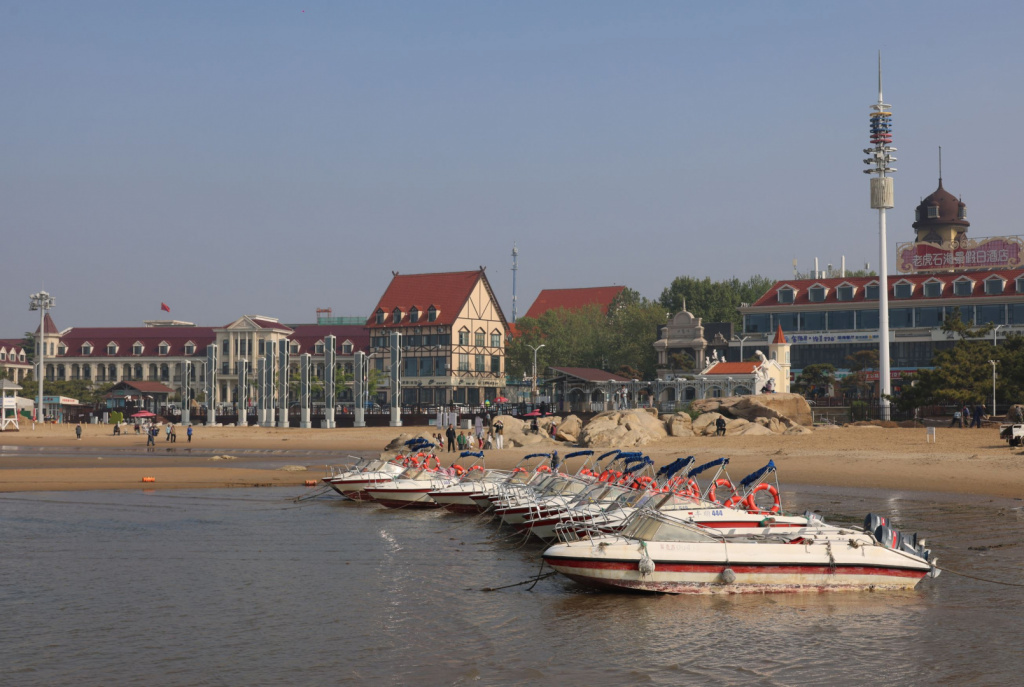 Катерный флот на городском пляже