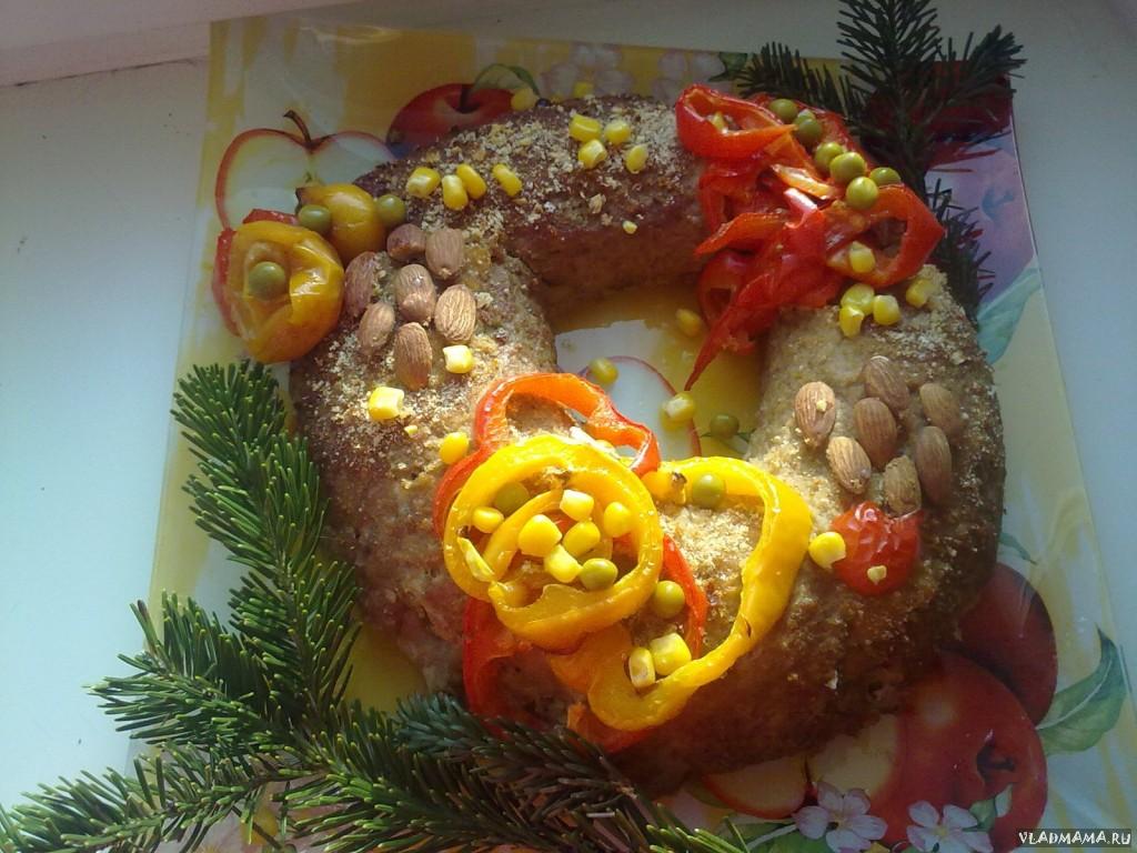 Рождественский венок из мяса