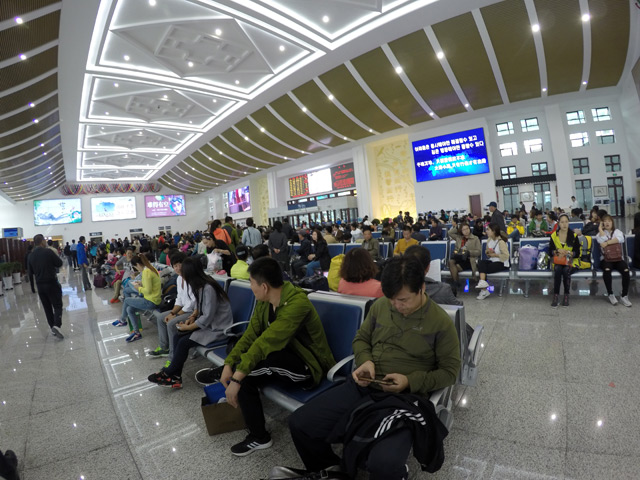 Зал ожидания на железнодорожном вокзале в Хуньчунь